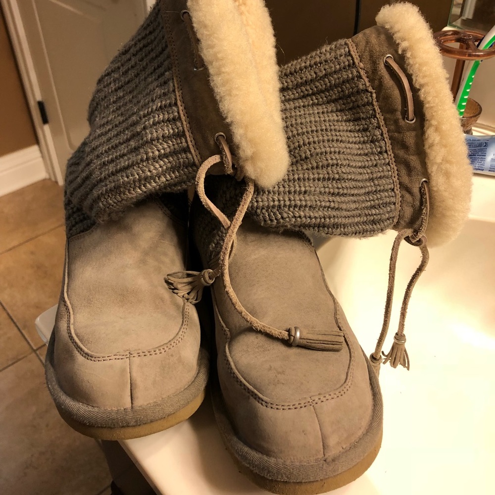 ***FLASH SALE***UGG grey EUC